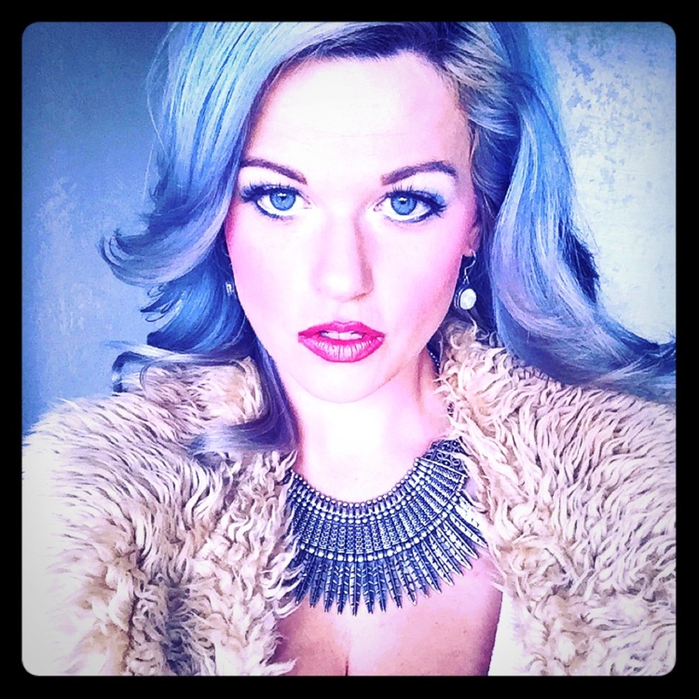 Meet your Posher, Caitlin